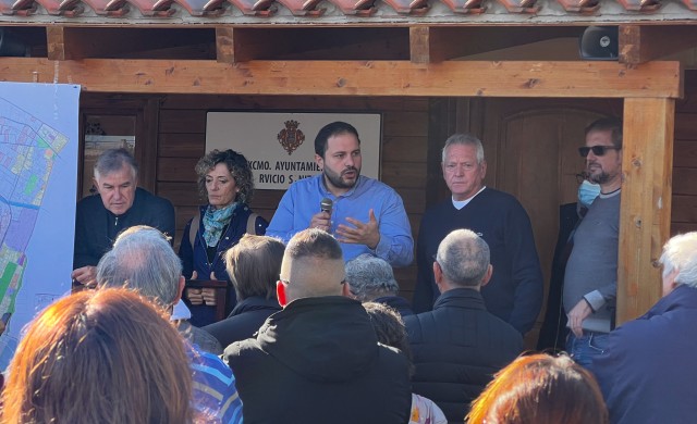 El Fadrell explica a los vecinos de la Marjalería las herramientas para regularizar sus viviendas