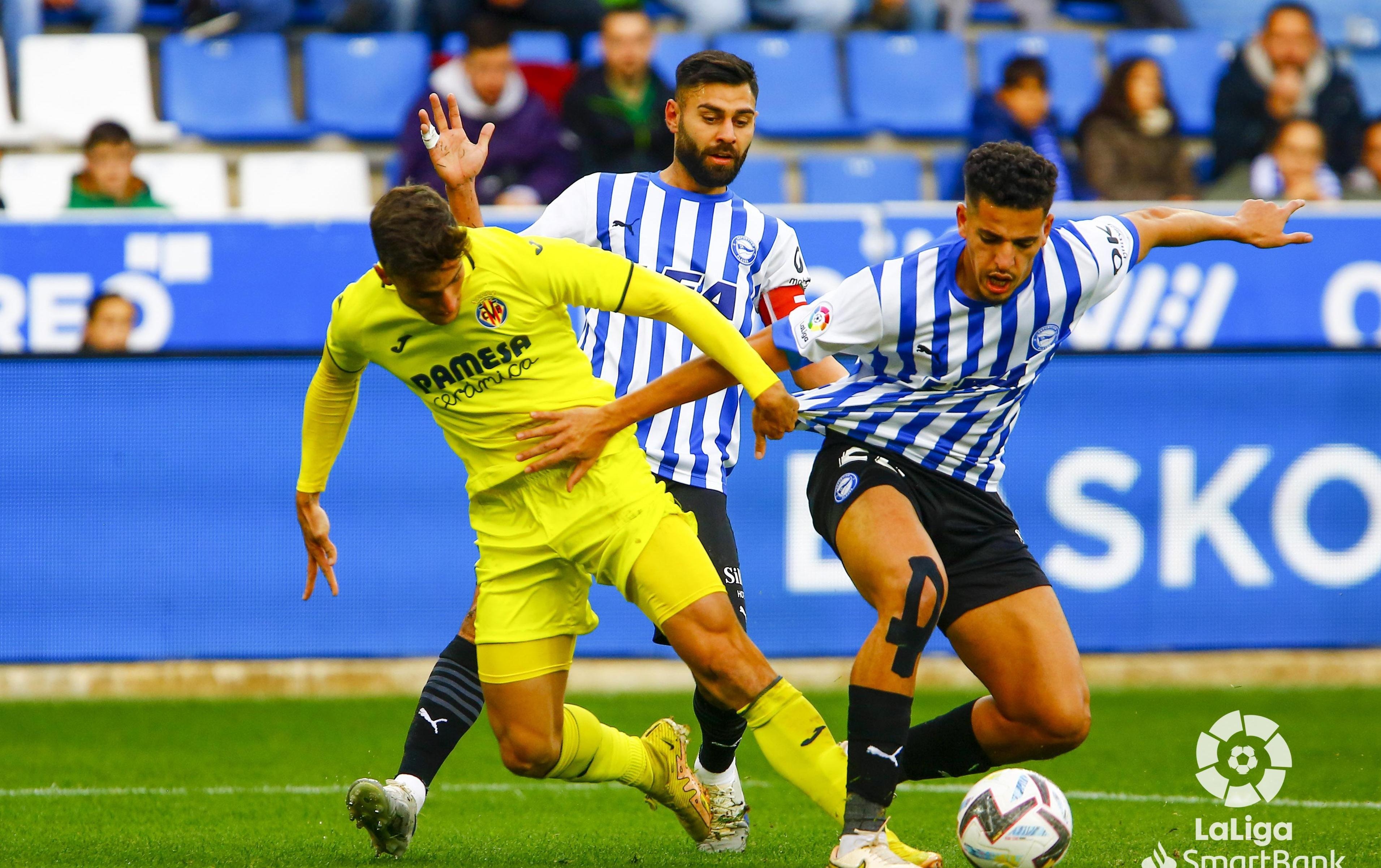 El Villarreal B cae ante el Alavés que apuntala su liderato