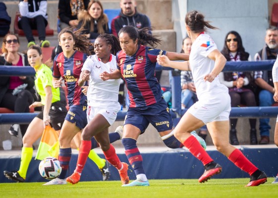 El Levante golea al Sevilla en la segunda parte