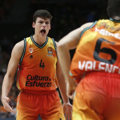 El Valencia recibe al Unicaja con urgencia de salir del bucle y mirar a la Copa
