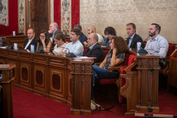 La izquierda de Alicante tilda de errático y vacío el presupuesto del bipartito, y reclama participar 