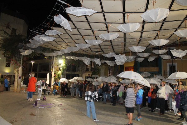 Benicàssim dice 'no' a la violencia de género con la lectura del manifiesto 