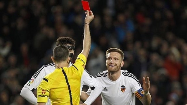 Iglesias Villanueva, la 'pesadilla' copera de Mustafi, arbitrará el VCF - Málaga CF
