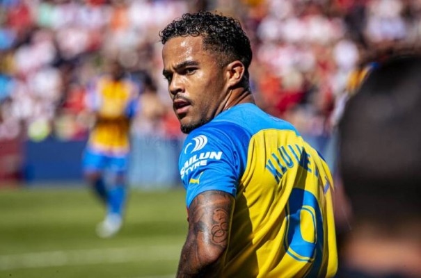 La Roma fija el precio de Kluivert: 10 millones