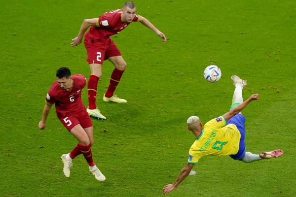 Richarlison presenta la candidatura de Brasil al Mundial

