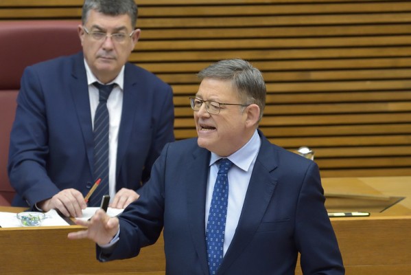 Les Corts despiden al president hasta 2023 con energías negativas 