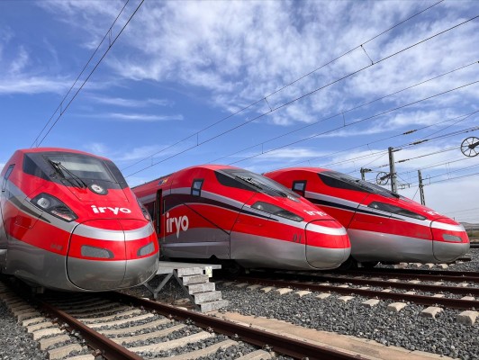Iryo se suma a Renfe y Ouigo y comienza a operar este viernes