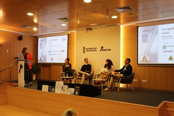 Los hoteleros de Benidorm estudian soluciones inteligentes con el uso de los datos
