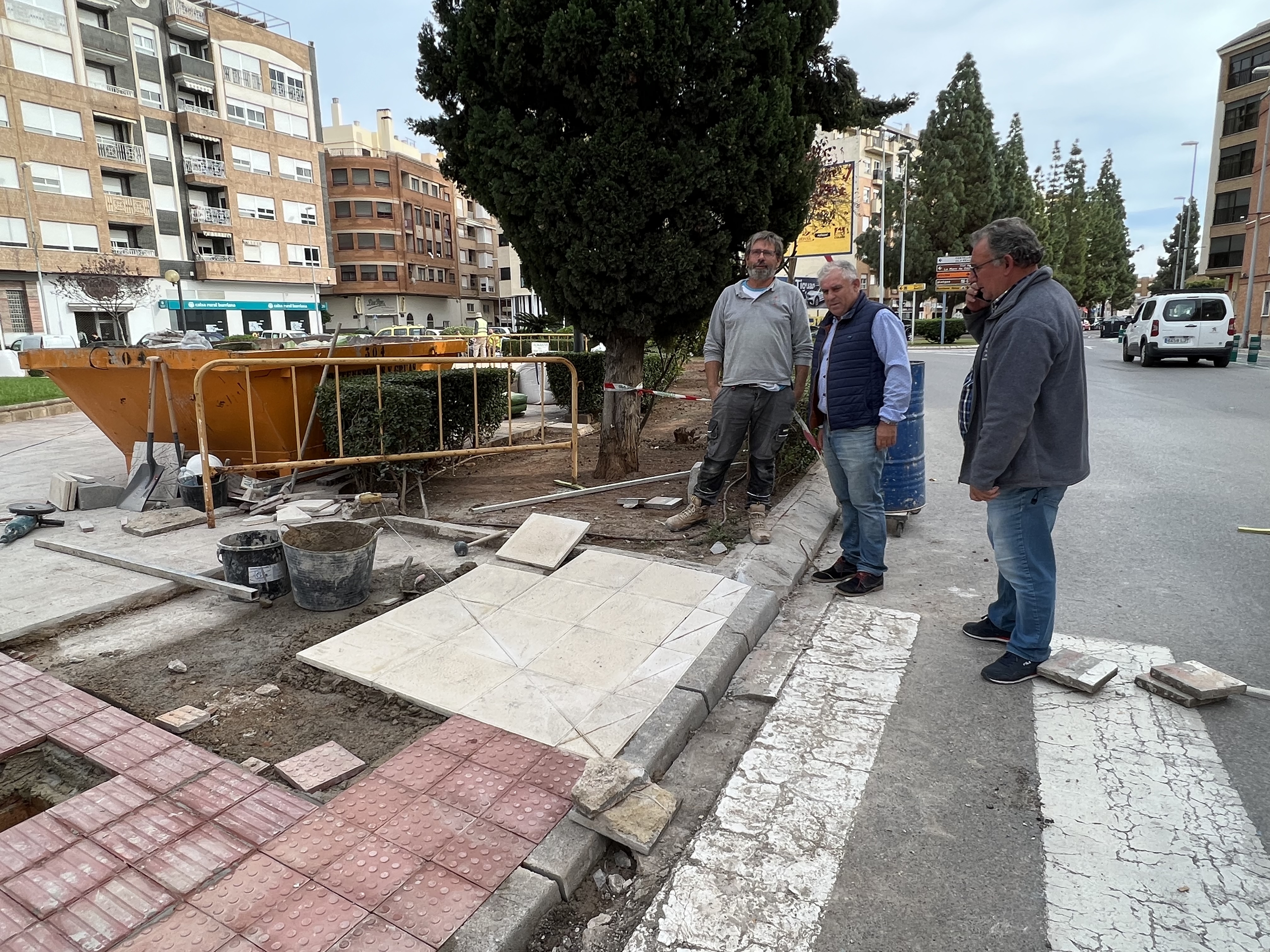 Burriana acomete itinerarios accesibles en diversos tramos de la red viaria urbana del municipio
