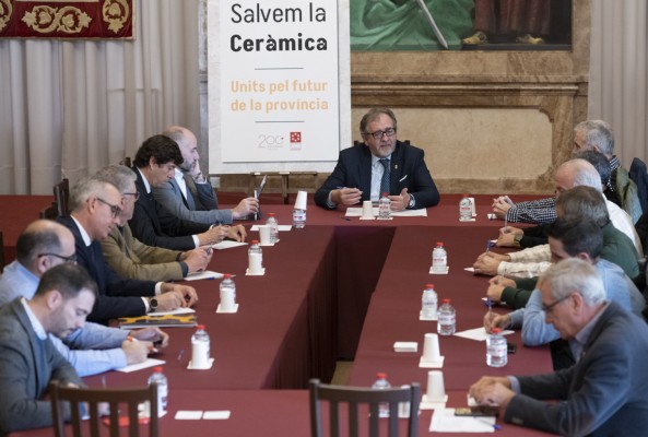 Diputación, patronales y sindicatos se movilizarán por la cerámica si el Gobierno no aprueba ayudas