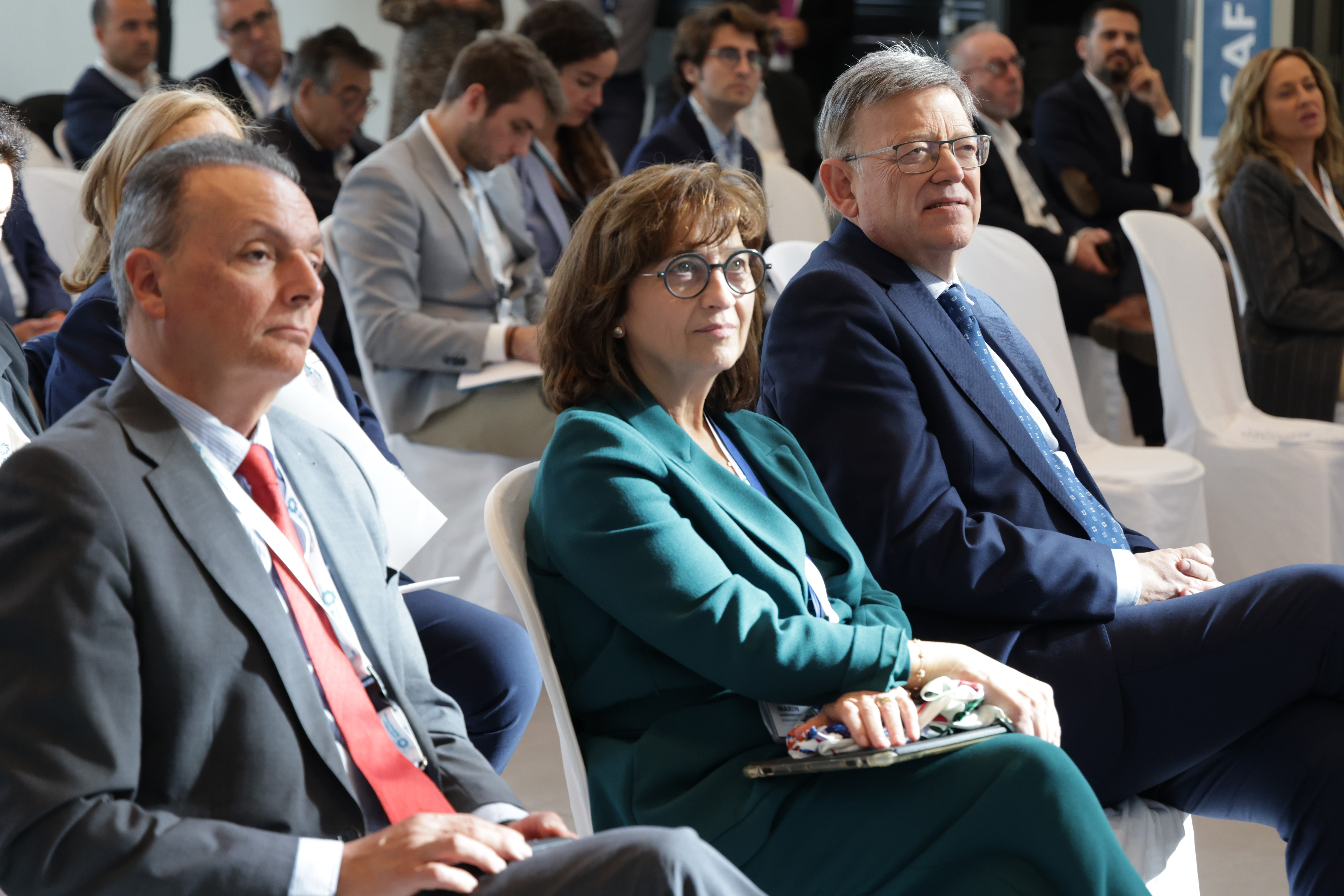 Salvador Navarro, presidente de la CEV, Blanca Marín, directora general de Aerocas y Ximo Puig, presidente de la Generalitat. Foto: GVA - 