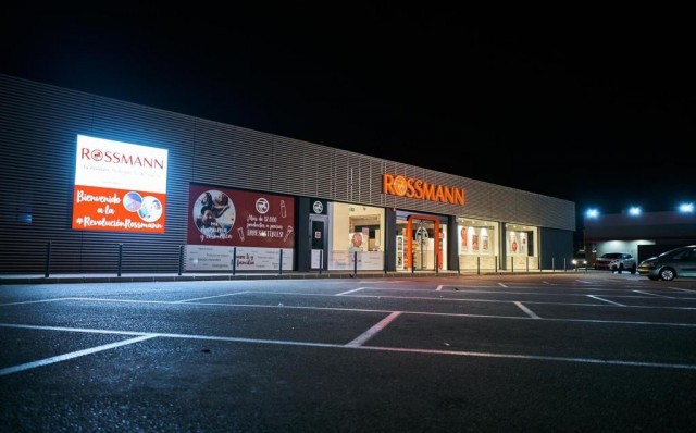 Rossmann consolida su expansión desde Valencia con el doble de tiendas y plantilla en 2023