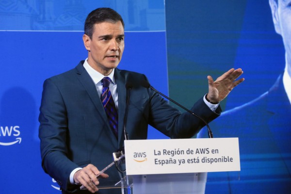 Sánchez avanza una estrategia de servicios en la nube para administraciones

