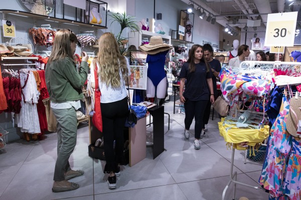 El PSPV frena en el Consell otra ley de Compromís sobre comercio por falta de acuerdo con la patronal