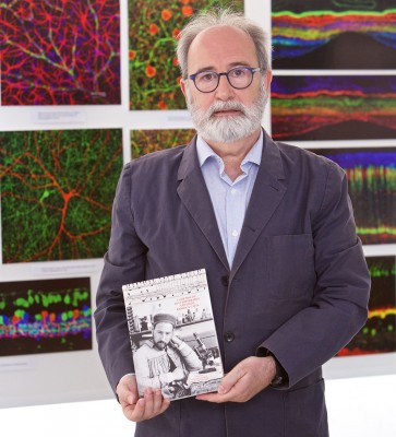  Nicolás Cuenca (UA) recibe la beca 'María Fernández Aguayo’ para tratar un tipo de distrofia retiniana hereditaria 
