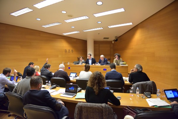 El tripartito pacta una rebaja del IRPF a rentas media-altas inferior a la que aprobó el Consell