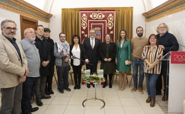 Pau Beltran Salas rep el  Premi de Narrativa Breu Josep Pascual Tirado 