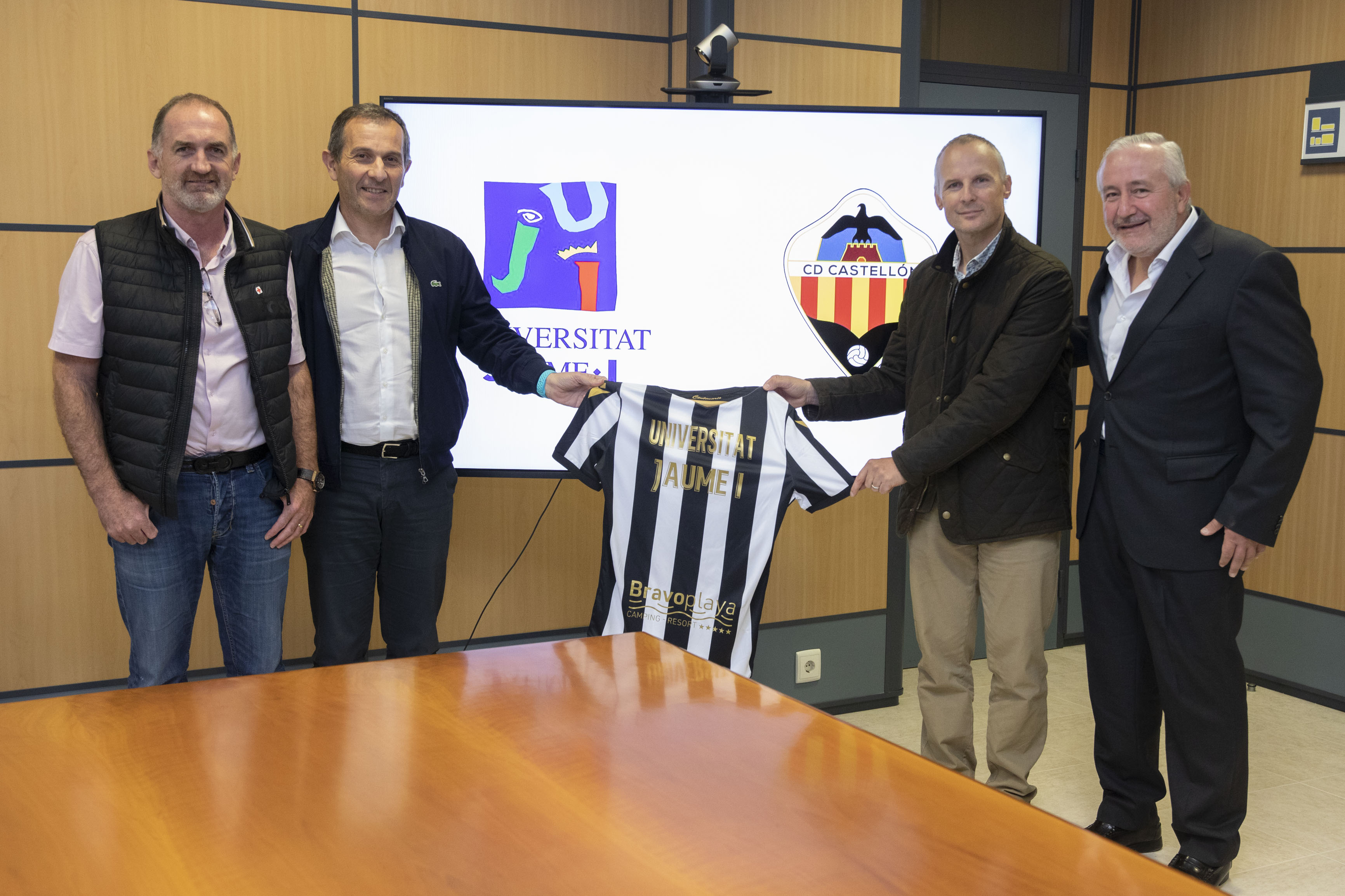 La nueva directiva del CD Castellón visita la Universitat Jaume I