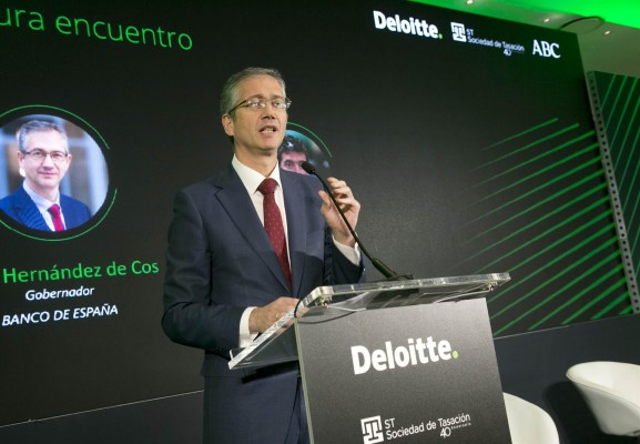 De Cos pide a los bancos que usen los incrementos de los beneficios para aumentar su resistencia