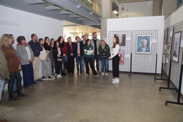 Inaugurada en el CIM la exposición de la adolescente Paula Tovar
