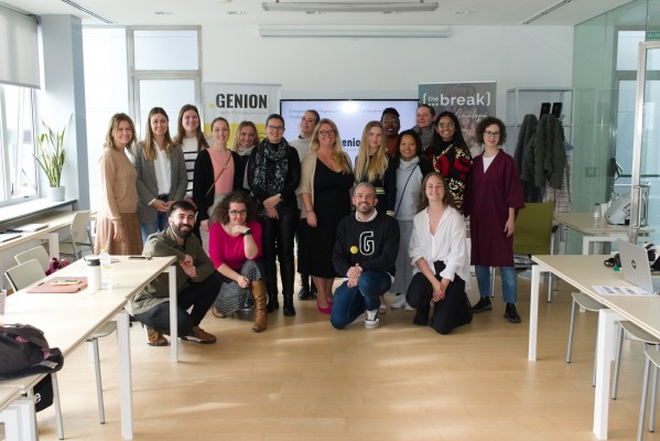 Teresa García, Margarita Albors y Marta Gironés visitan a las emprendedoras de The Break Vinalopó
