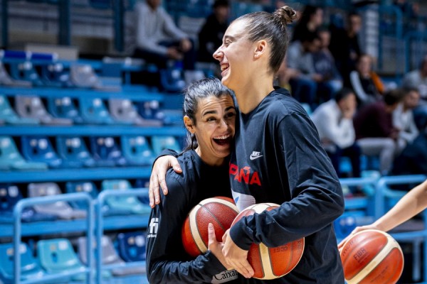 6 jugadoras taronja buscan acercarse al Eurobasket 2023
