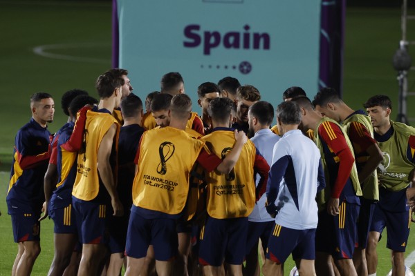 España se enfrenta a las dudas que siembran sus debuts mundialistas
