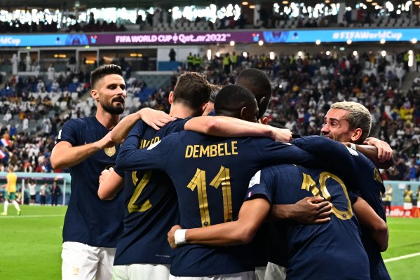 Francia comienza con victoria su reconquista del Mundial
