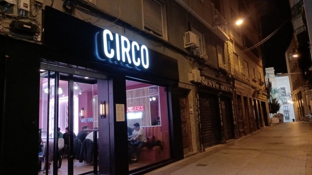 Sigue la fiebre gastronómica en el centro de Elche: Circo Burger abre en el eje de la Plaça de Baix