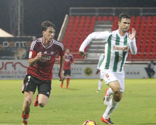 El Mirandés recupera la sonrisa con el nuevo entrenador