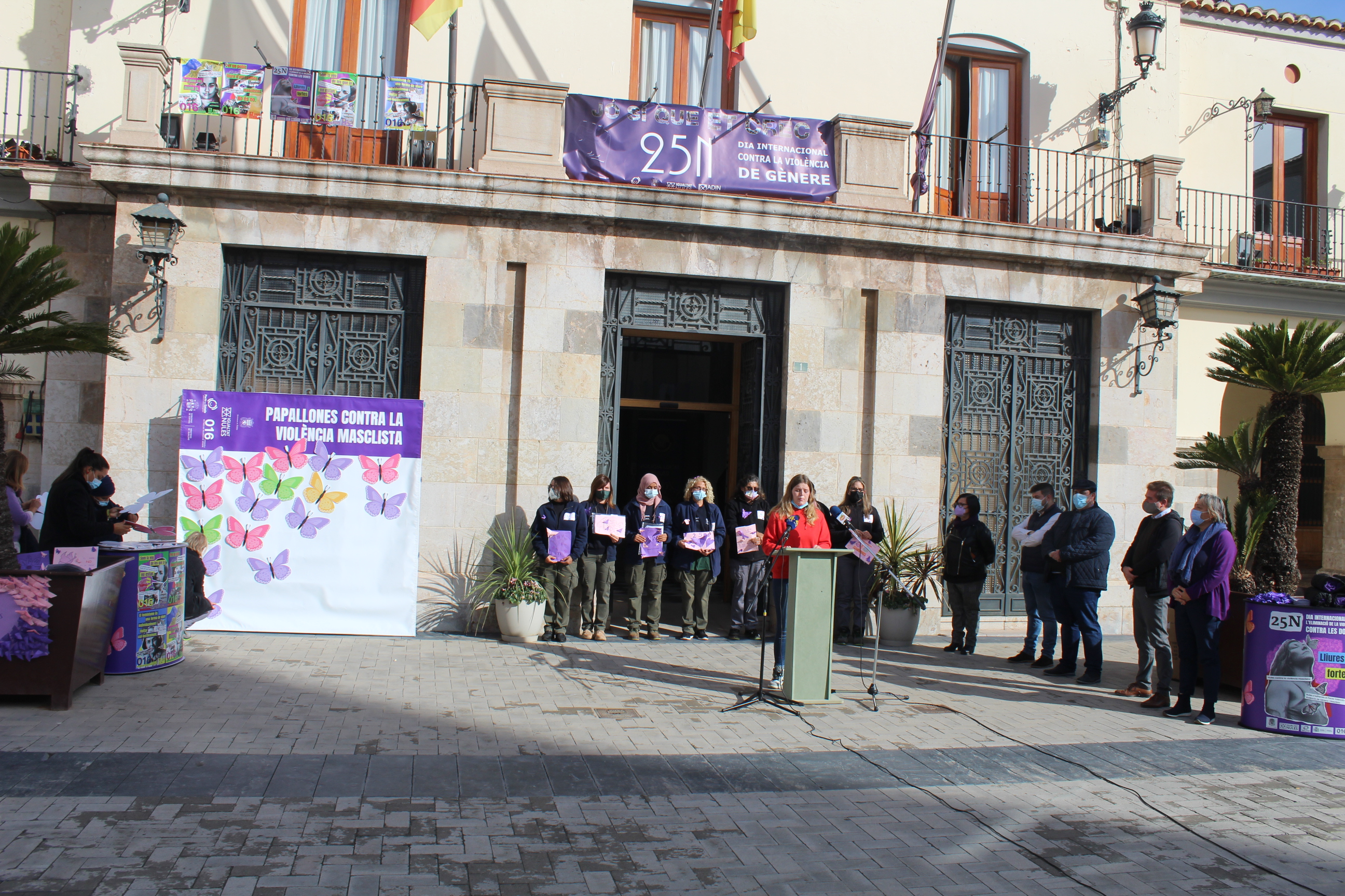 Nules busca concienciar sobre la importancia del 016 en la conmemoración del 25N