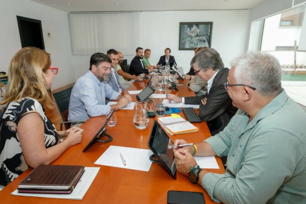 Alicante y Aguas plantean una subida del recibo de 2,30 a 9,63 euros al trimestre para cubrir costes