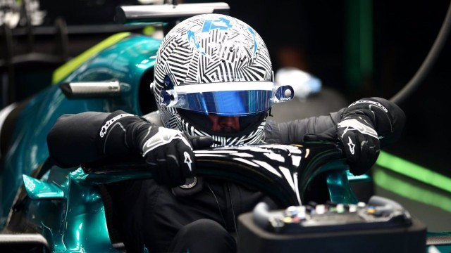 Fernando Alonso se estrena con Aston Martin y Carlos Sainz manda en el primer test de postemporada