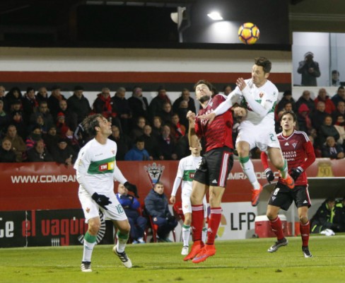 El Elche cae en su visita al colista