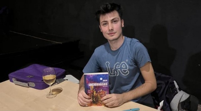 Diego Peris Lleó presenta su debut literario: 