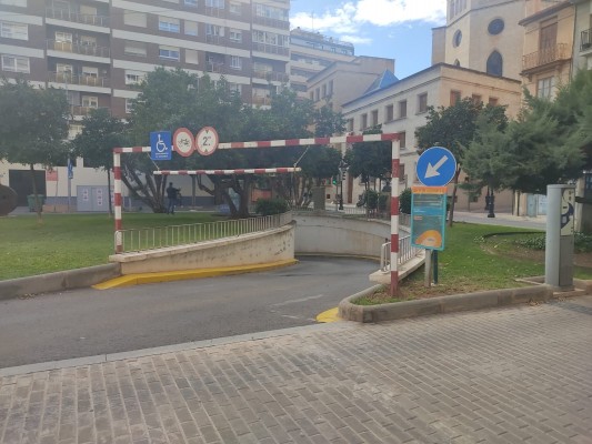 Jujosa y Saba pujan por el contrato de 7,7 millones para explotar 15 años el parking de Cardona Vives