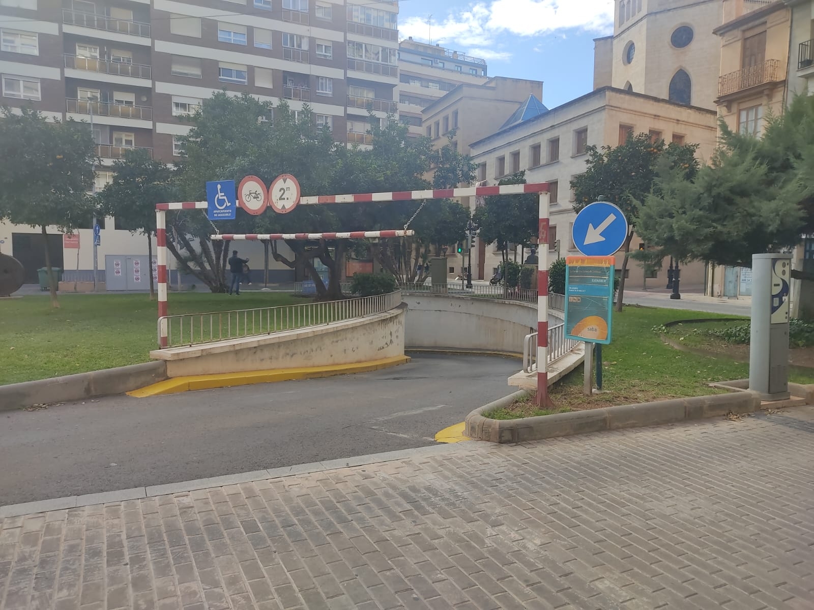 Jujosa y Saba pujan por el contrato de 7,7 millones para explotar 15 años el parking de Cardona Vives