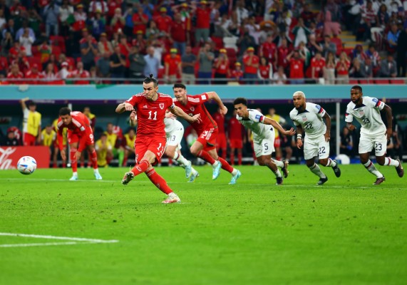 Gareth Bale rescata a Gales y acaba con el sueño americano

