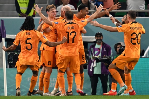 Gakpo y Klaassen desenredan a Países Bajos