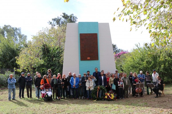 Sagunt clausura las Jornadas de Memoria Histórica con la resignificación de un monolito franquista
