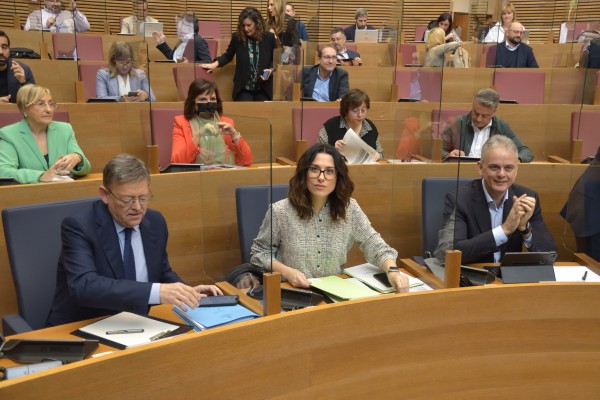 Unides Podem y Compromís ya quieren incomodar a Puig en las sesiones de control