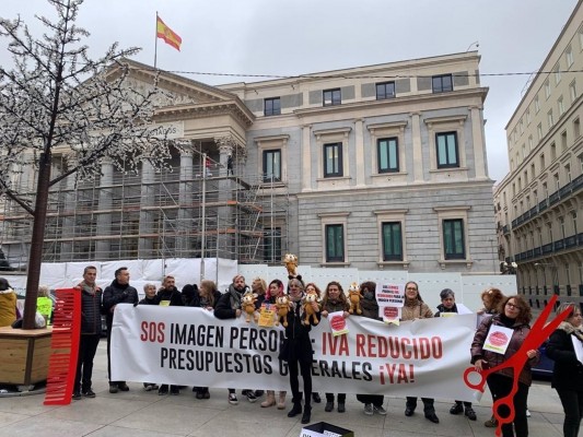 Las peluquerías exigen que las enmiendas del Senado por el IVA reducido puedan debatirse y votarse
