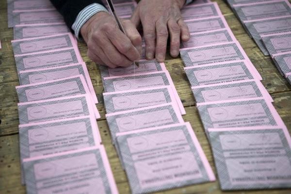 Sin sobresaltos en el referéndum italiano con una participación del 20% a mediodía

