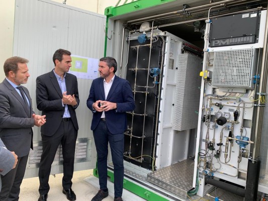 La pachequera Agrocomponentes instala el primer equipo de España que genera hidrógeno verde