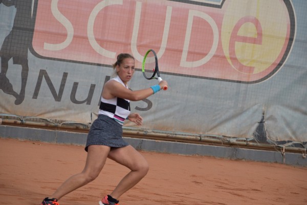 Bouzó se impone a la serbia Djakovic y jugará la final del ITF de Nules