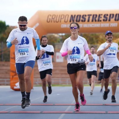 Más de 1.000 personas y más de 10.000 euros para la investigación por el Cáncer de Pulmón se dan cita en la IV Carrera Solidaria de AEACaP