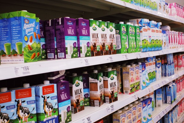 Alimentos como la leche, el pollo o los huevos se encarecen ya más de un 20% en la eurozona