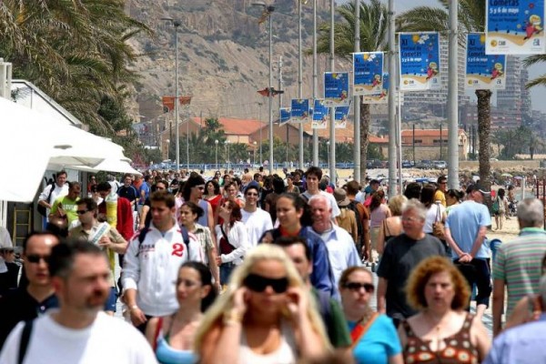Los turistas extranjeros gastan hasta octubre el 12,8% más en la Comunitat