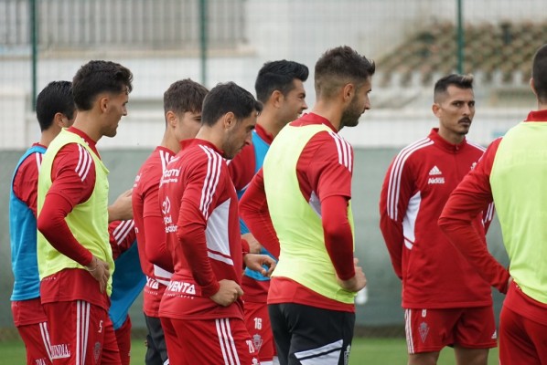 El Murcia recibe a la UD Logroñés con Mario Simón jugándose el puesto 