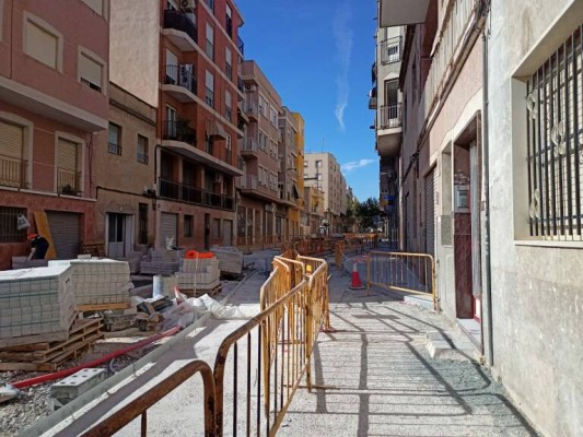 Los vecinos de la peatonalización de Carrús en Elche tendrán que esperar al 24 de enero para el fin de las obras